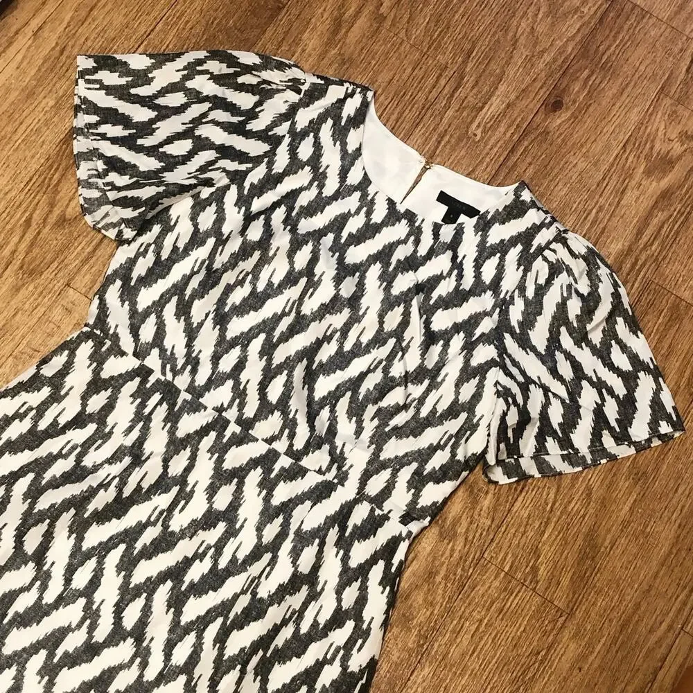 J. Crew Gray White Silk Flutter Short Sleeve Abstract Ikat Pattern Dress Size 8